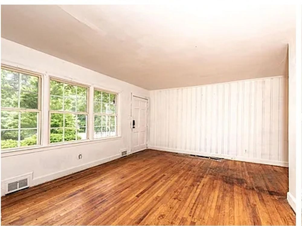 420 Peyton Street — 420 Peyton Street — Living room (before)